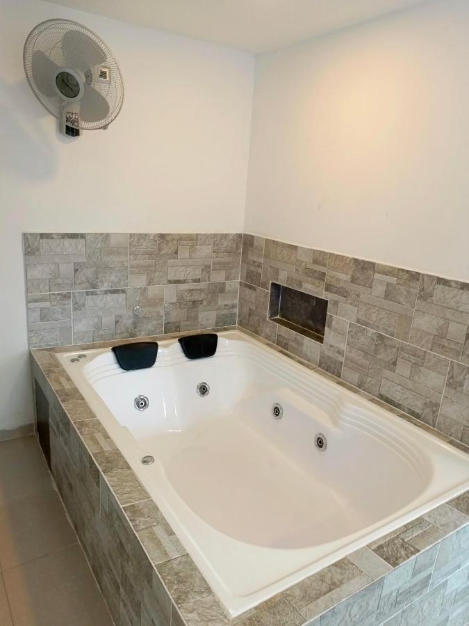 Hotel Buenos Aires Central Меделин Екстериор снимка