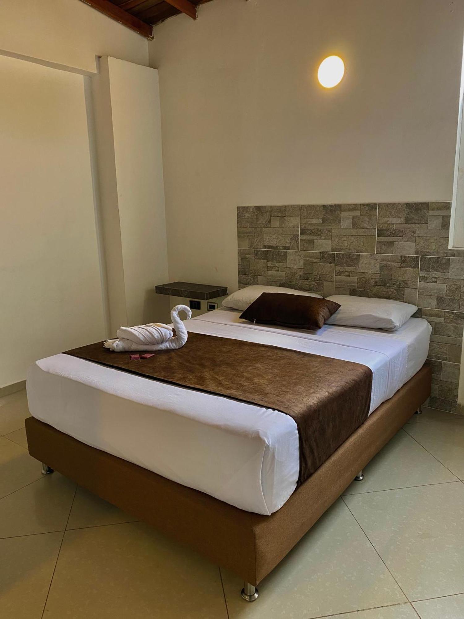 Hotel Buenos Aires Central Меделин Екстериор снимка
