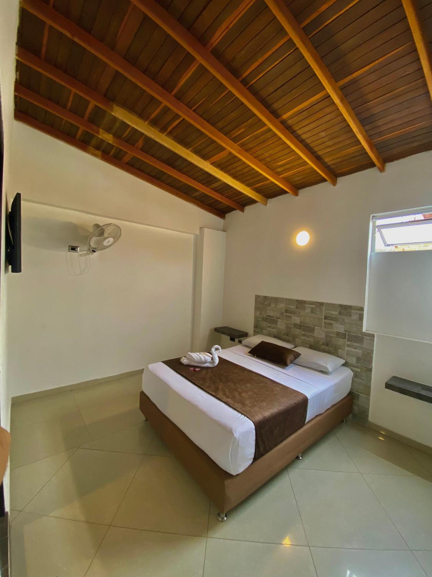 Hotel Buenos Aires Central Меделин Екстериор снимка