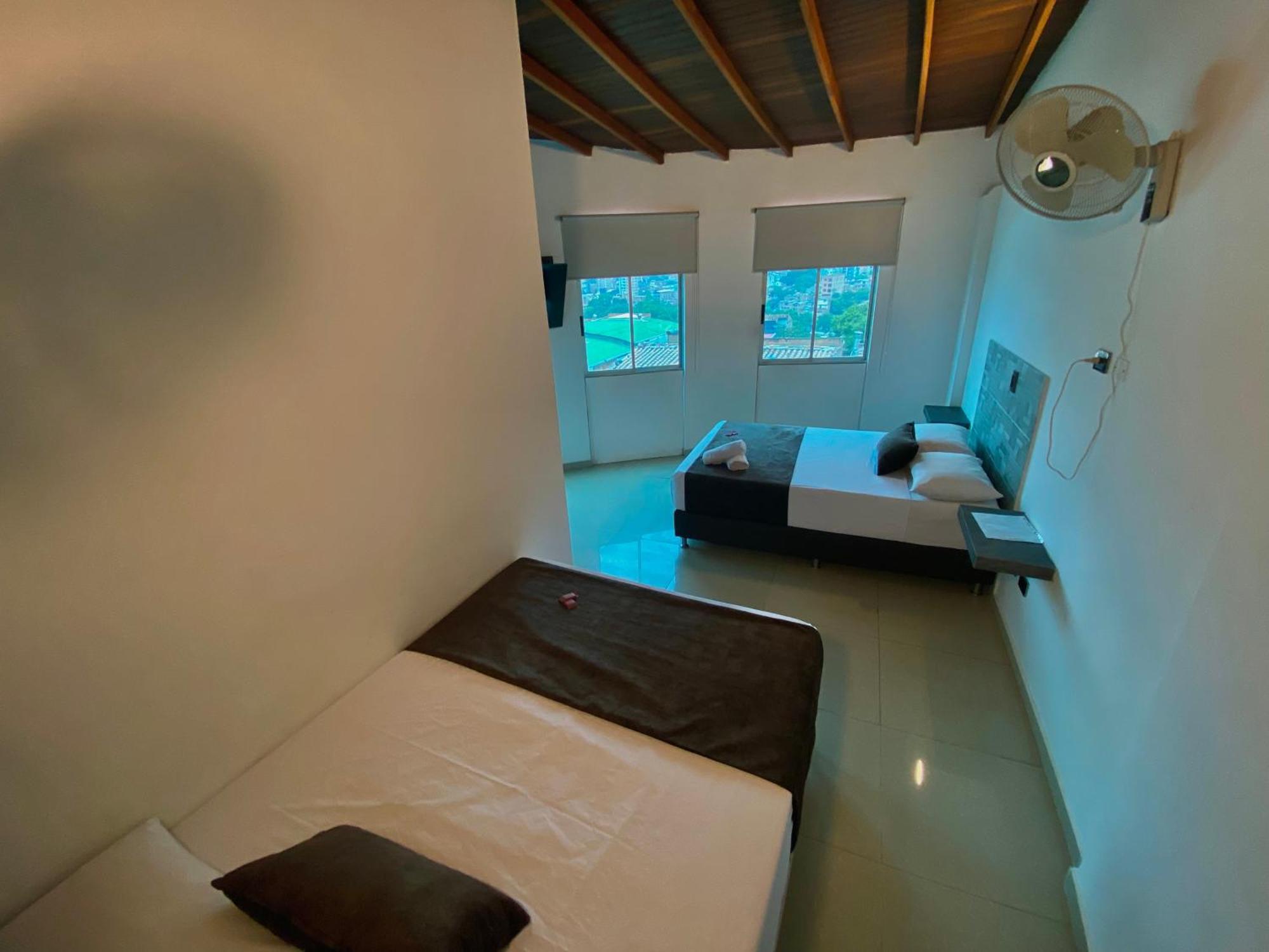 Hotel Buenos Aires Central Меделин Екстериор снимка